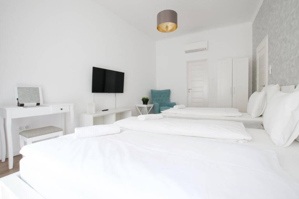 Premium Apartment By Hi5-Vaci Str. 3 Bedroom Budapest Exterior photo